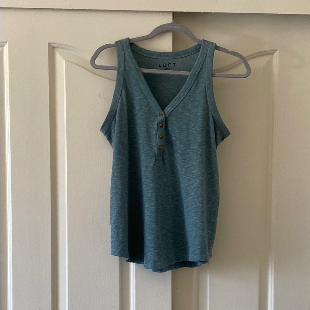 LOFT Green Sleeveless Relaxed Tank Top. Size M